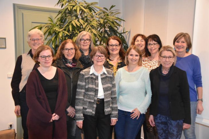 Frauenpower in Hersbruck: Zusammen haben die Kandidatinnen der CSU, Bündnis 90/Die Grünen, FRB, HBG und SPD den Infoabend organisiert. Brigitta Stöber (vorne rechts) führte als Moderatorin durch den Abend.