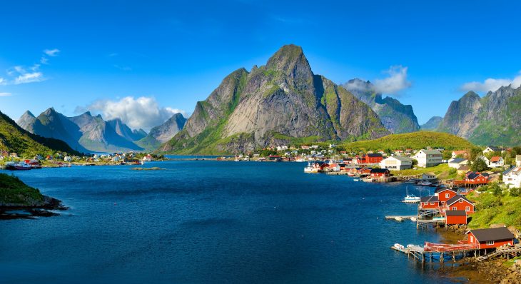 Das Dörfchen Reine liegt auf den Lofoten und zählt rund 300 Einwohner.