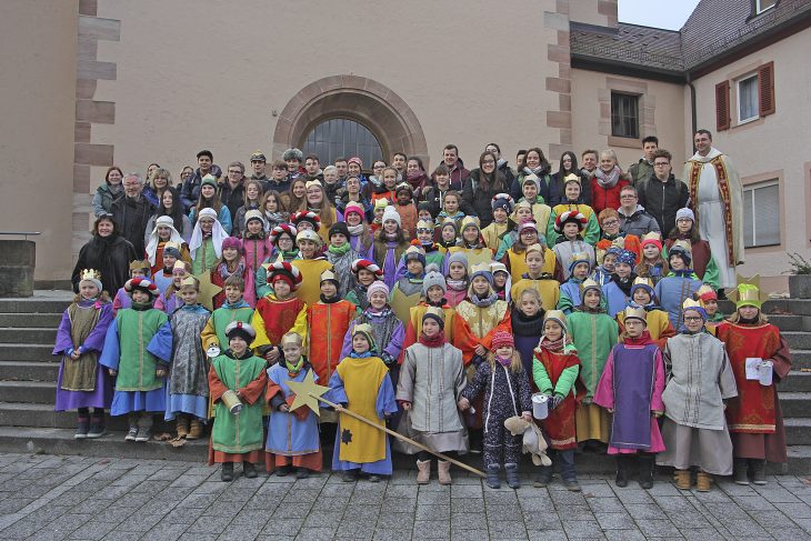 95 Jungen und Mädchen waren 2020 als Sternsinger in Feucht und Moosbach unterwegs.