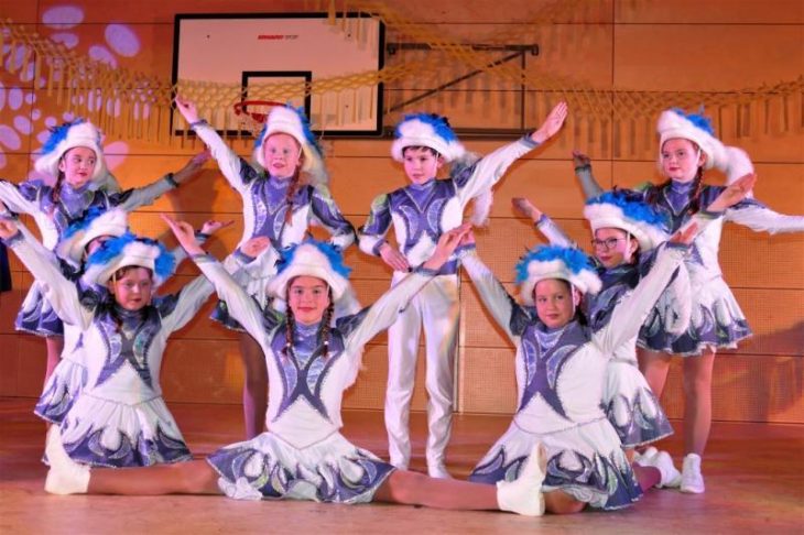 Die Stauseegarde, mittendrin der Kinder-Faschingsprinz Jannik I.