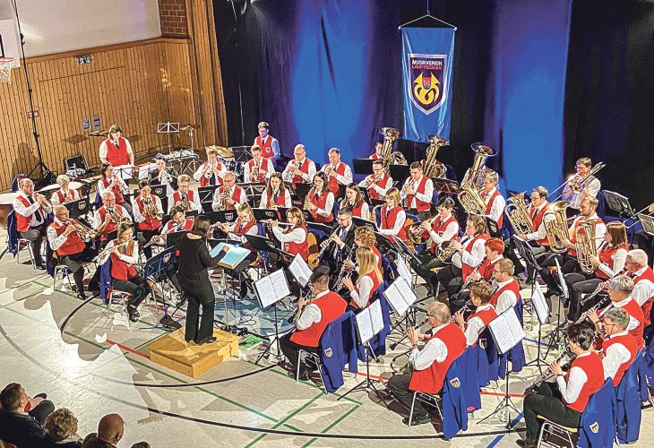 Ottensooser Mehrzweckhalle statt Laufer Bertleinaula – aber trotzdem ein umjubeltes Konzert: Der Musikverein Lauf bei seinem großen Auftritt.