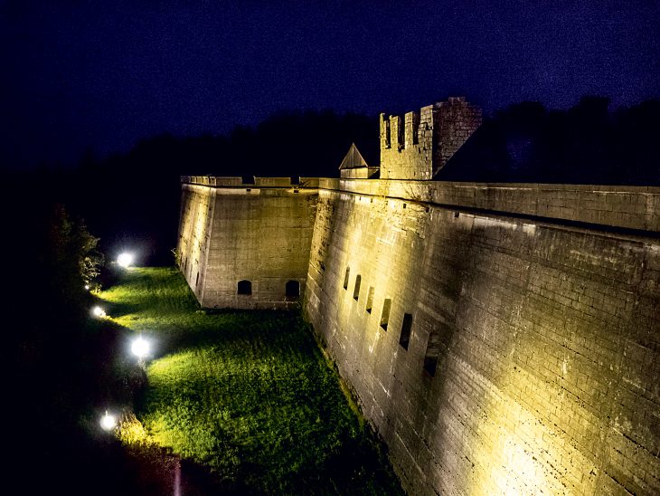 Die beleuchtete Festung gibt es künftig nur noch von der Abenddämmerung bis 23 Uhr zu sehen.