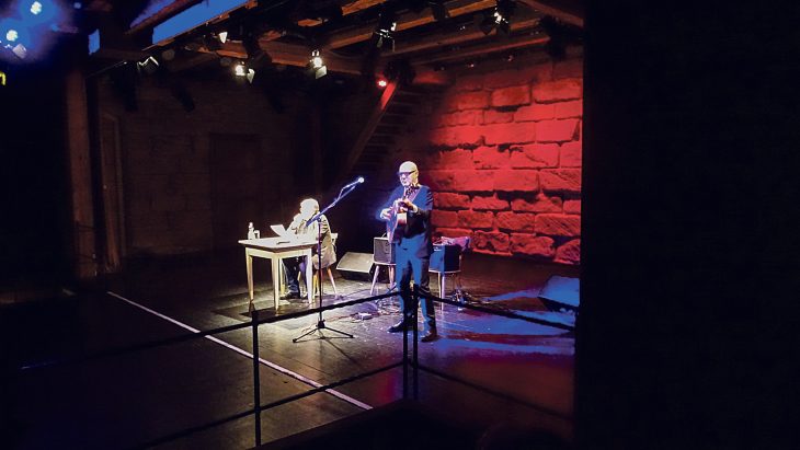 Zärtliche Hommage an die fränkische Mundart: Klaus Brandl und Fitzgerald Kusz im Dehnberger Hof Theater.