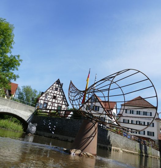 Ob die Hersbrucker 2020 auf die ungewöhnlichen Stadtansichten, die sich – wie hier das stählerne Füllhorn von Hubertus Hess bei „Kunst im Fluss“ – bieten, verzichten müssen, steht noch nicht ganz fest. Andere Ausstellungen werden verschoben.