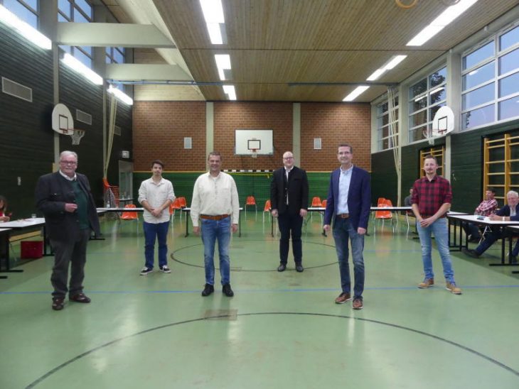 Neue Mitglieder im Gemeinderat Reichenschwand: Bruno Schmidt, Max Hufnagel, zweiter Bürgermeister Bernd Maas, Peter Weller, Erster Bürgermeister Manfred Schmidt und Felix Meer (v. links).