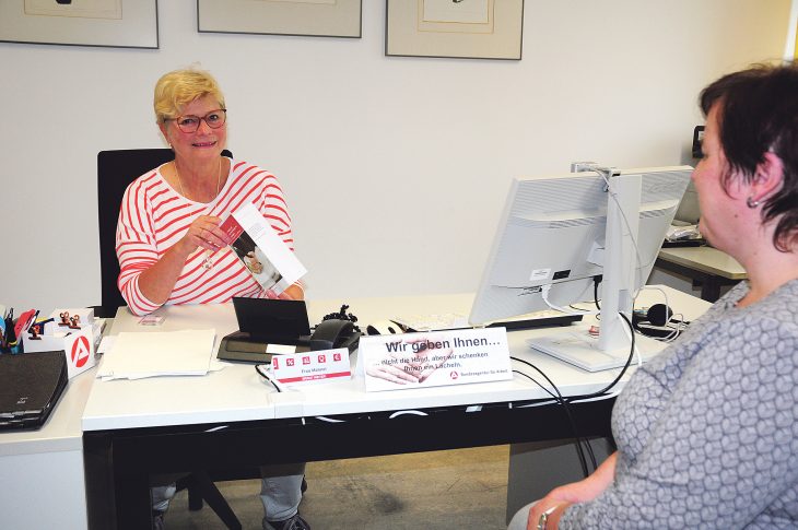 Sieglinde Mahnel (links) leitet die Laufer Geschäftsstelle der Agentur für Arbeit.