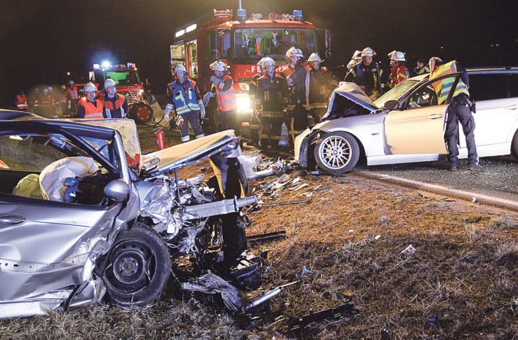 Auf der Staatstraße zwischen Eckental und Großbellhofen krachten am Abend des 20. Februars 2019 zwei Autos frontal zusammen. Beide Fahrer wurden schwer verletzt. Es stellte sich heraus, dass der Unfallverursacher mit 1,65 Promille Alkohol im Blut unterwegs war.