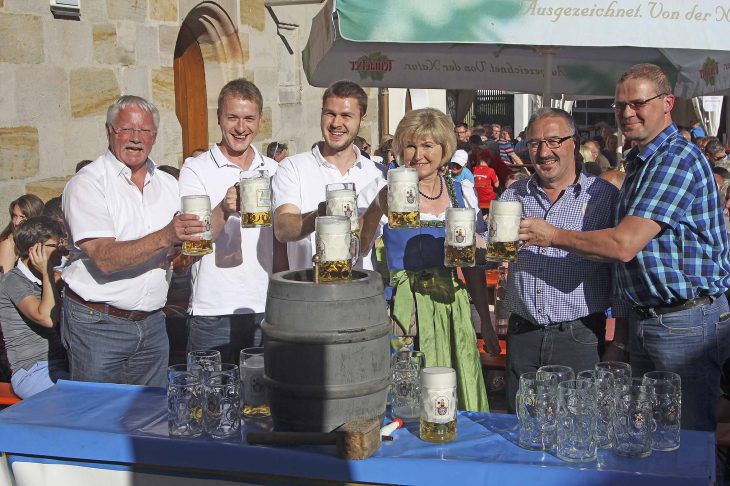 2019 fand der Bieranstich zum Kirchweihauftakt in Leinburg noch wie gewohnt im Brauereihof statt.