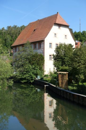 Für das zum Teil noch in Privatbesitz befindliche Veldener Pflegschloss soll eine Lösung für eine vernünftige Nutzung durch die Allgemeinheit gefunden werden.