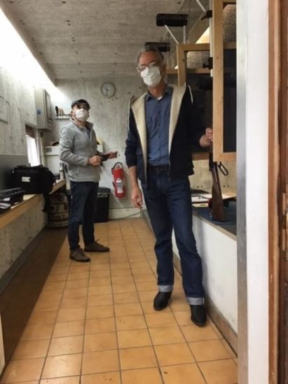 Nur mit Maske geht es an den Schießstand in Dietershofen.