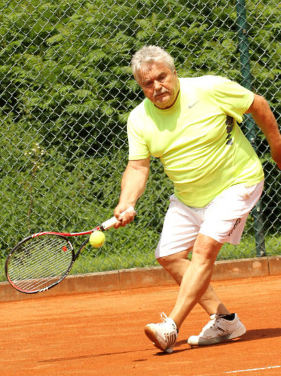 Der Pommelsbrunner Helmut Wild wehrte im Doppel drei gegnerische Matchbälle ab und gewann.