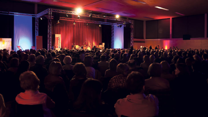 Inzwischen ein undenkbares Bild: die volle Turnhalle des Laufer Gymnasiums bei den Literaturtagen 2019.