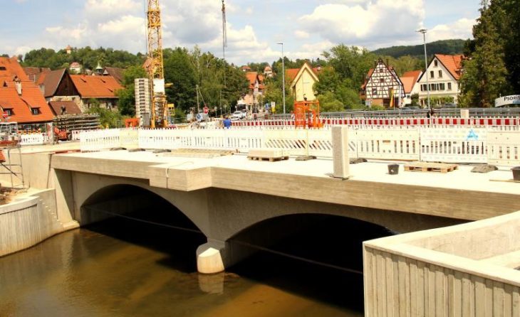 Hohe Investitionen wie für die neue Kuhpegnitzbrücke und Einnahmenverluste wegen Corona veranlassten den für die Finanzen zuständigen Ausschuss des Hersbrucker Stadtrates zu einer hohen Kreditaufnahme.