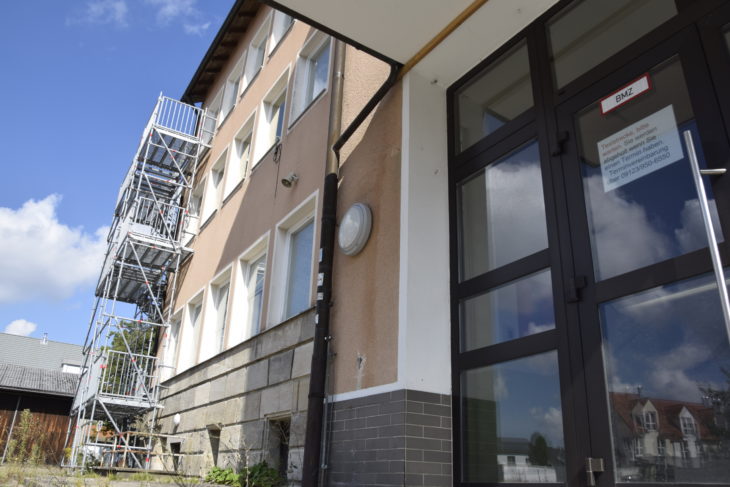 In der Hersbrucker Straße 11 befindet sich die ehemalige Fachakademie, die nun als Corona-Testzentrum fungiert.