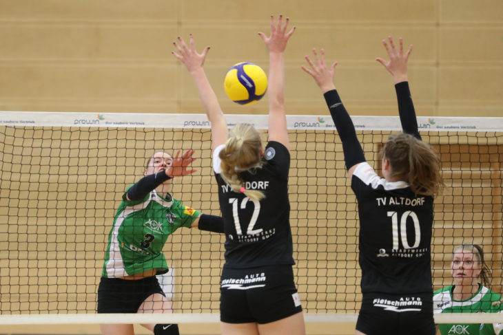 Die Löwinnen, hier Juliane Kind (links) und Senta Fößel, werden sich strecken müssen, wenn sie in der Zweiten Liga bestehen wollen. Dass sie das können, haben sie im Saarland einen Satz lang bewiesen.