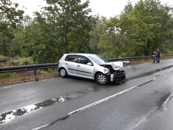 Bei dem Unfall wurde eine Person leicht verletzt.