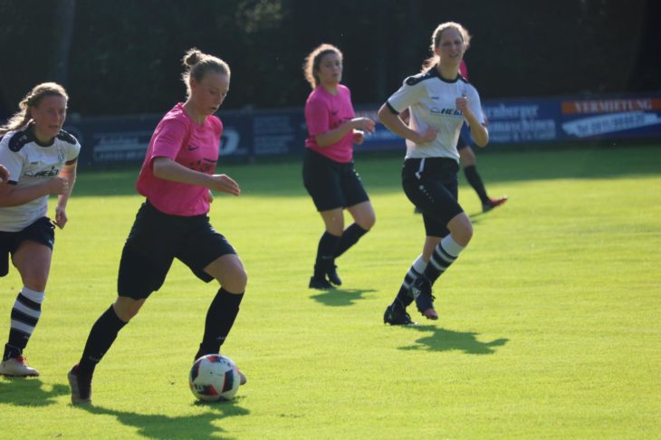 Im Auftaktspiel nach der Coronapause gewannen die Damen aus Alfalter direkt mit 7:0.
