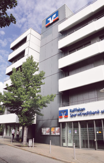 Die Zentrale der Raiffeisen Spar+ Kreditbank in der Laufer Bahnhofstraße wird der Vorstandssitz der neuen Raiffeisenbank Nürnberger Land.