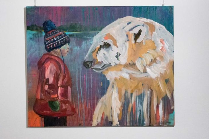 Im Bild „Facing uncertain Future“ von Melanie Hehlinger stehen sich zwei gegenüber, deren Zukunft ungewiss ist: ein kleiner Junge und ein Eisbär.