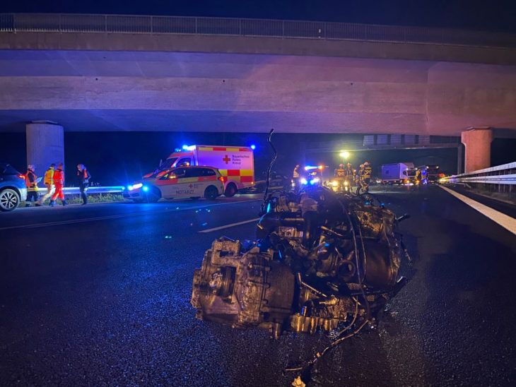Herausgerissener Motorblock auf der A9 Richtung München