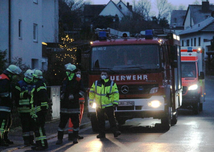 Noch in der Dämmerung rückten die Einsatzkräfte am frühen Morgen an.