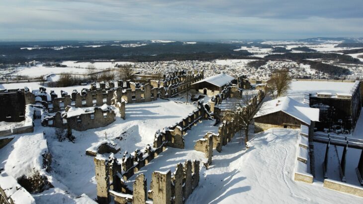 Die Fledermäuse, die zum Überwintern nach Schnaittach kommen, interessieren sich für gut geschützte Spalten und konstante Temperaturen. Die Festung Rothenberg ist daher ideal. Aufwecken sollte man sie nicht, denn das kostet viel Energie.