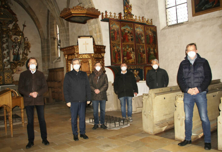 Bevor Handwerker die Spitalkirche innen und außen sanieren, schauten sich Norbert Dünkel, Robert Ilg, Thomas Beygang, Hermann Keim, Dietrich Kappler (Stadtkirchengemeinde) und Peter Uschalt das altehrwürdige Gotteshaus an (v.links).