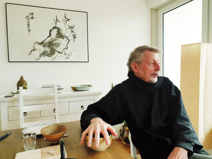 Reinhard Knodt auf Visite im Schnackenhof. Seit 20 Jahren pendelt er zwischen Berlin und Franken.