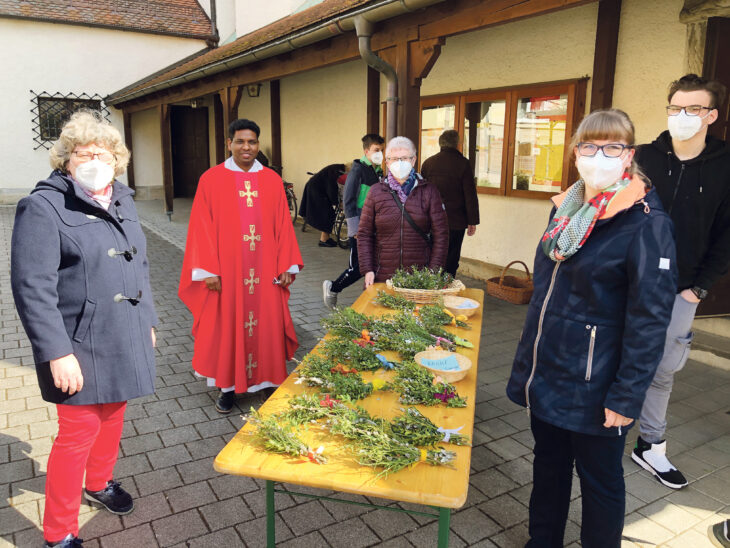 Palmsonntag war gestern bereits ein Vorgeschmack auf das Osterfest – in St. Kunigund in Schnaittach gehört die Palmweihe fest dazu. Pater Ashok Antony Mathew hielt den Festgottesdienst.