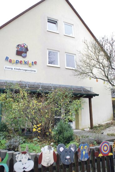 Der Diepersdorfer Kindergarten Rappelkiste wird abgerissen, dafür wird ein neues Haus für Kinder entstehen. Eine halbe Million Euro ist für Ausweichcontainer, Planungen und Abriss vorgesehen.