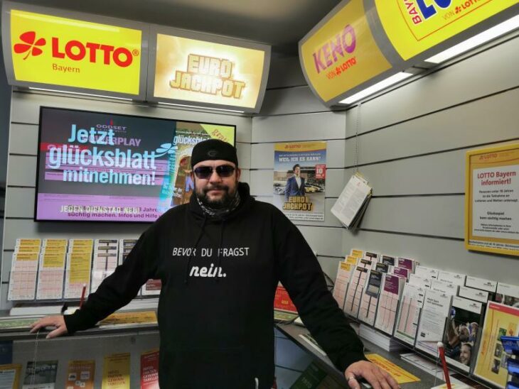 Markus Birner hat in seinem Lotto-Laden viel Kontakt mit Menschen und bekommt so Meinungen und Stimmungen mit. Das macht ihm Sorge.