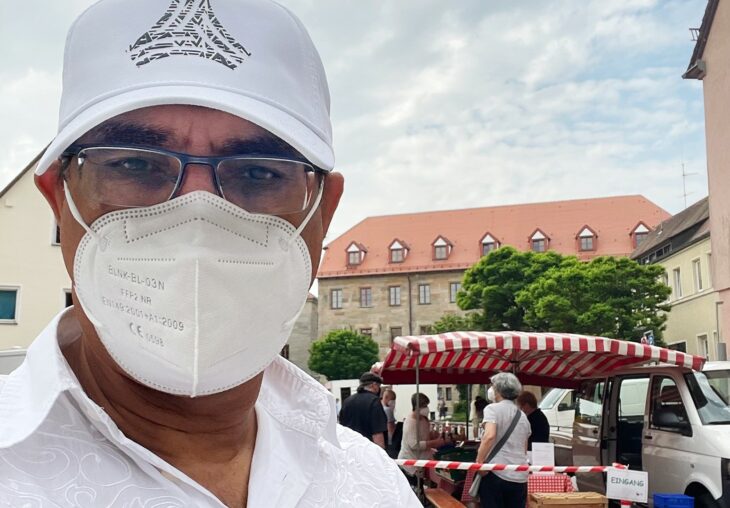 Aktion am Markt: „Wir bedanken uns sehr herzlich bei den Bürgern von Altdorf und Umgebung für die Unterstützung der Spendenaktion zugunsten der Krankenhäuser in Jhansi. Insbesondere gilt unser Dank einer Dame, die 500 Euro für einen Sauerstoffkonzentrator gespendet hat“, sagt Jaspal Sodhi.