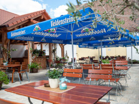 Der Biergarten des Landgasthof Löhner lädt zum gemütlichem Verweilen ein. Gönnen Sie sich ein kühles Getränk und feines Essen an einem schattigen Plätzchen.