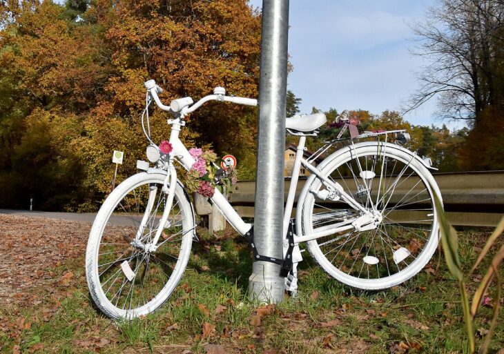 Dieses Ghost Bike stand bis vor Kurzem noch an der Unfallstelle kurz vor Pfeifferhütte.