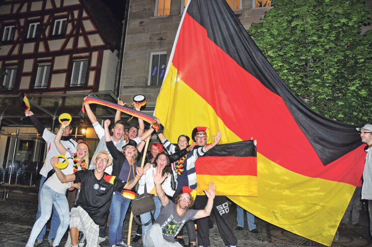 Kann Deutschland wie 2014 (Im Bild eine Feier auf dem Laufer Marktplatz) auch dieses Jahr ein großes Turnier gewinnen? Helmut Rahner glaubt nicht daran.