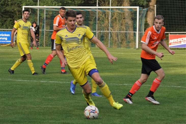 Neunhofs Andreas Galster entschied mit seinem „Goldenen Tor“ das Spitzenduell der Kreisliga gegen Henfenfeld.