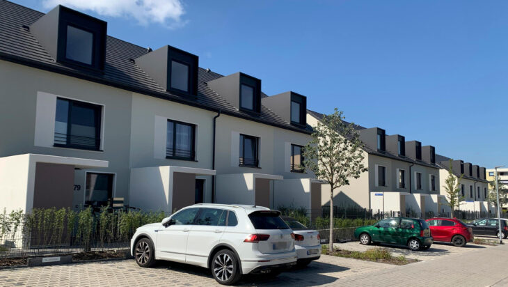 Ob Wohnung, Reihenhaus – wie hier im Neubaugebiet Steinberg II in Röthenbach – oder freistehendes Einfamilienhaus: Die Preise im Landkreis steigen und steigen.
