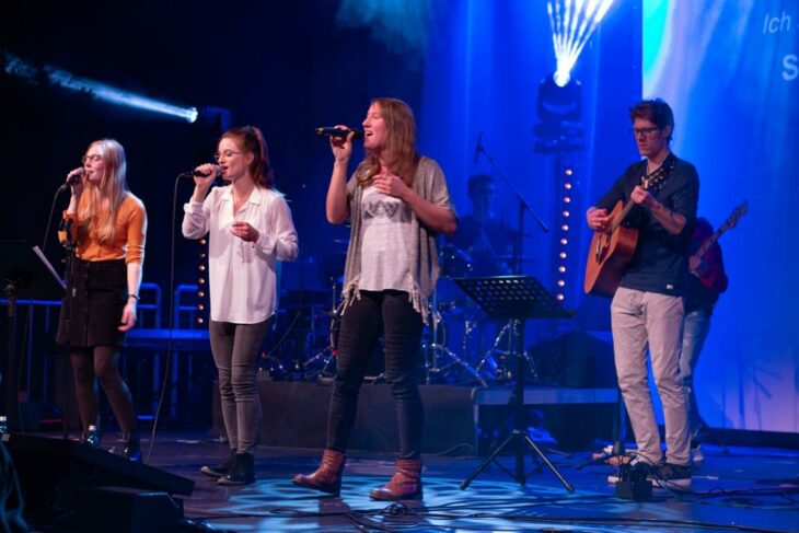 Heuer eine der Hauptakteure bei „Wide open“: die Band „Söhne & Töchter“.