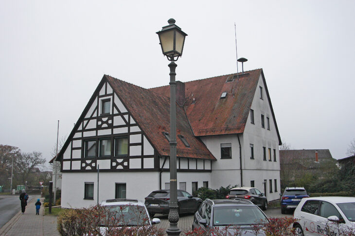 Mit einer halben Million Euro erhält die Gemeinde Leinburg den größten Teil des Geldes. Hier im Bild: das Rathaus