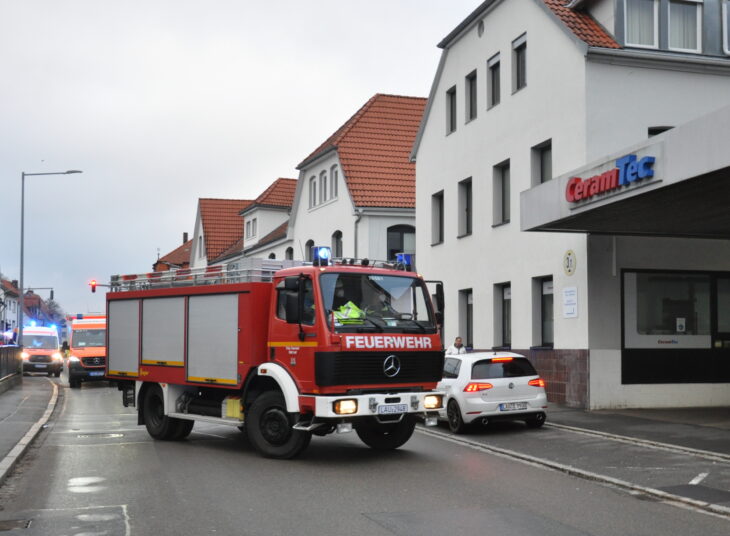 Feuerwehr und Rettungsdienste waren heute Nachmittag bei der Firma CeramTec im Einsatz.