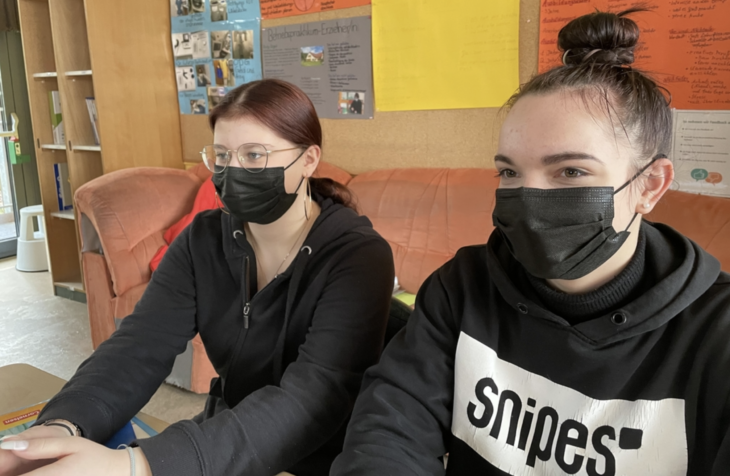 Die Pandemie hat vor allem Kindern und Jugendlichen hart zugesetzt. Eine achte Klasse aus Velden hat das nun aufgeschrieben.
