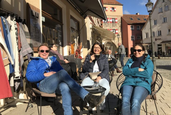 Die Sonne hat auch diesem Trio am Wochenende ein Lächeln ins Gesicht gezaubert.