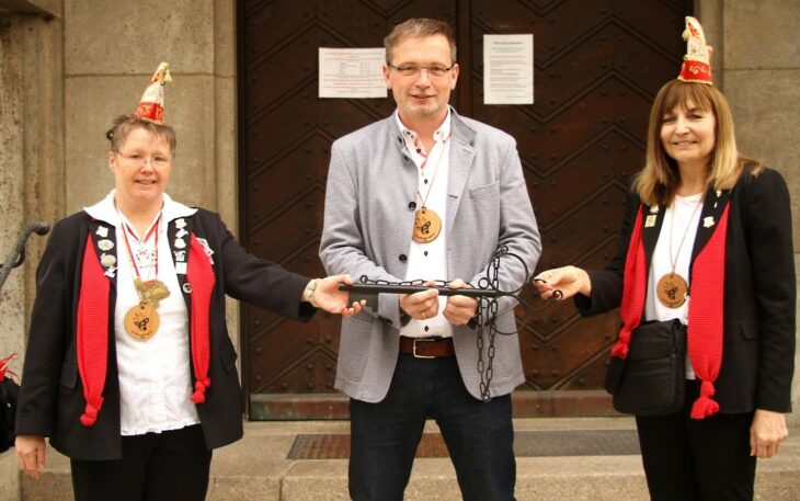 Sonja Leicht (links) und Christina Dannhäuser (rechts) von der FG Närrschbruckia.