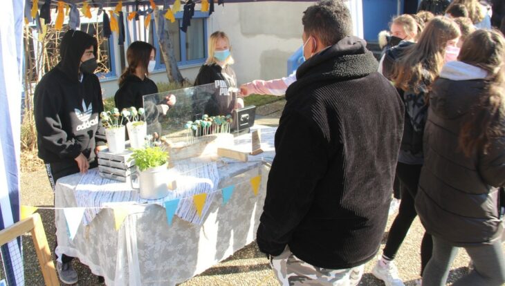 Der Verkauf von Cake-Pops und Co. in Schnaittach kommt Ukrainern zugute.