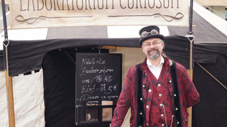 Auch die Zaubershow ist beim Zeidlermarkt in Feucht wieder dabei.