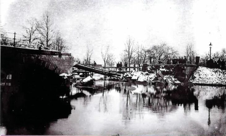 Zwischen 5. und 7. Februar 1909 stürzte die damalige „Flutbrücke“ein.