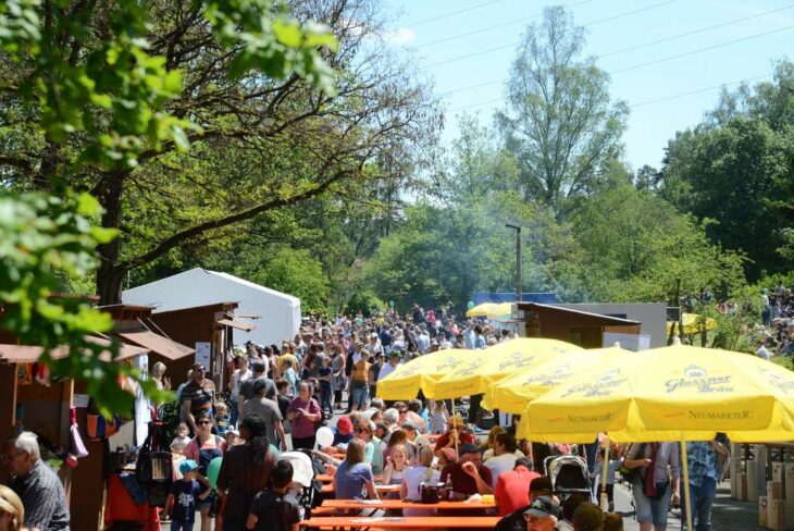 Das Jahresfest lockt bei schönem Wetter zahlreiche Gäste nach Rummelsberg.