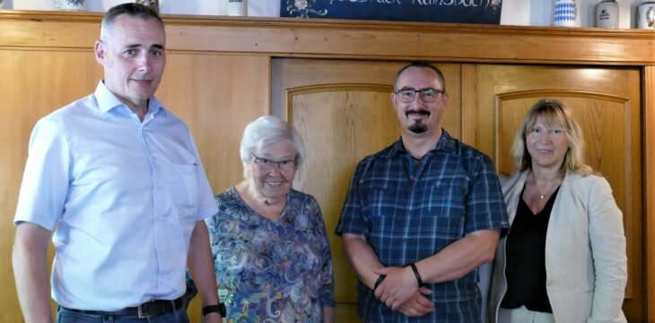 Die Ehrengäste bei der Jahreshauptversammlung (v. links): Bürgermeister Bernd Bogner, Ehrenvorsitzende Luise Keller, Kriminalhauptkommissar Roland Mücke sowie die Vorsitzende des Obst- und Gartenbauvereins Kainsbach, Gerlinde Vogel.