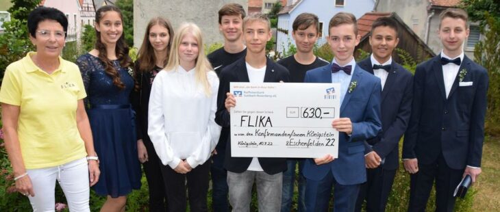 An der Konfirmation in Eschenfelden übergaben die Konfirmanden 630 Euro an die Vorsitzende Margit Meier (links) mit den Konfirmanden Julia, Melanie, Anna, Joshua, Marinus, Hannes, Jonas, Samuel und Sebastian.