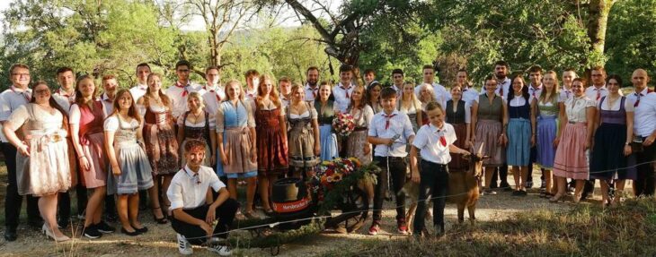 19 Paare waren beim Baumaustanzen in Altensittenbach dabei.